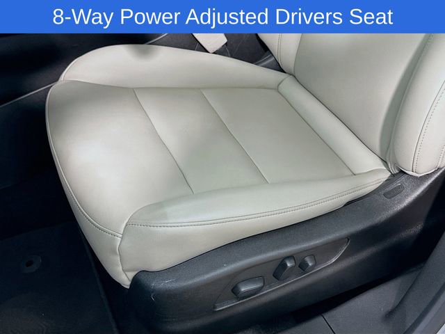 Used 2023 Cadillac XT4 Luxury w/ Cold Weather Package FWD image 9