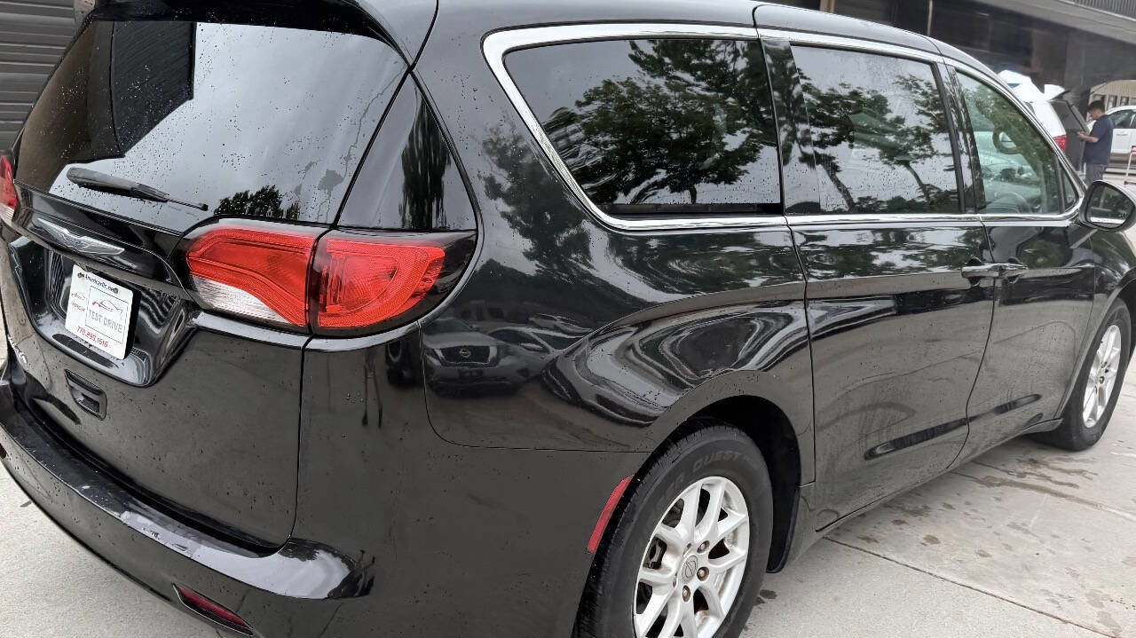 Used 2017 Chrysler Pacifica Touring FWD image 19