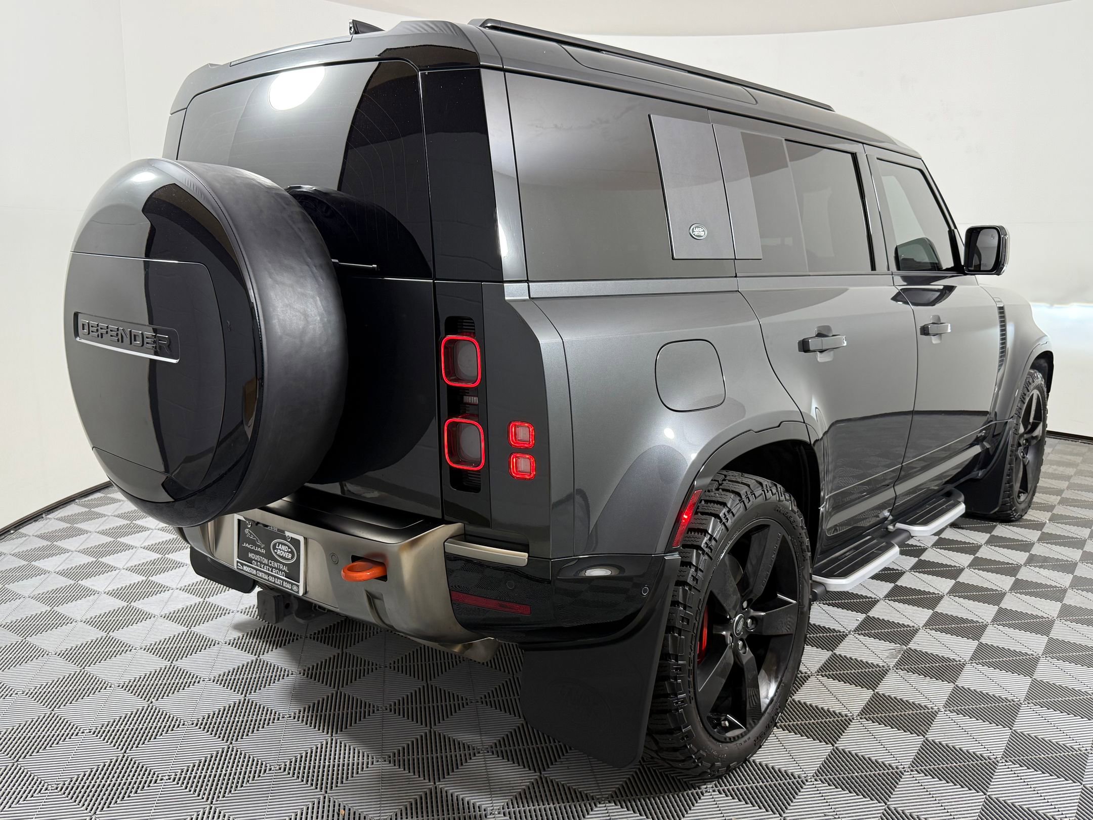 Used 2024 Land Rover Defender 110 X image 8