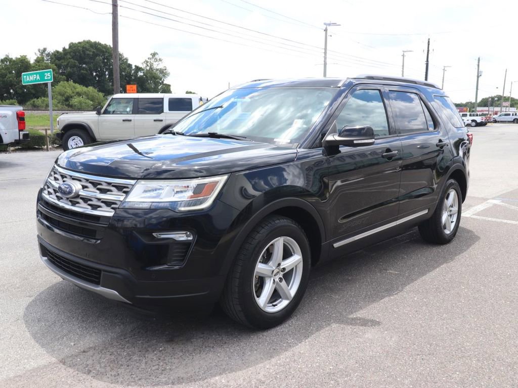 Used 2018 Ford Explorer XLT w/ Equipment Group 202A FWD image 3