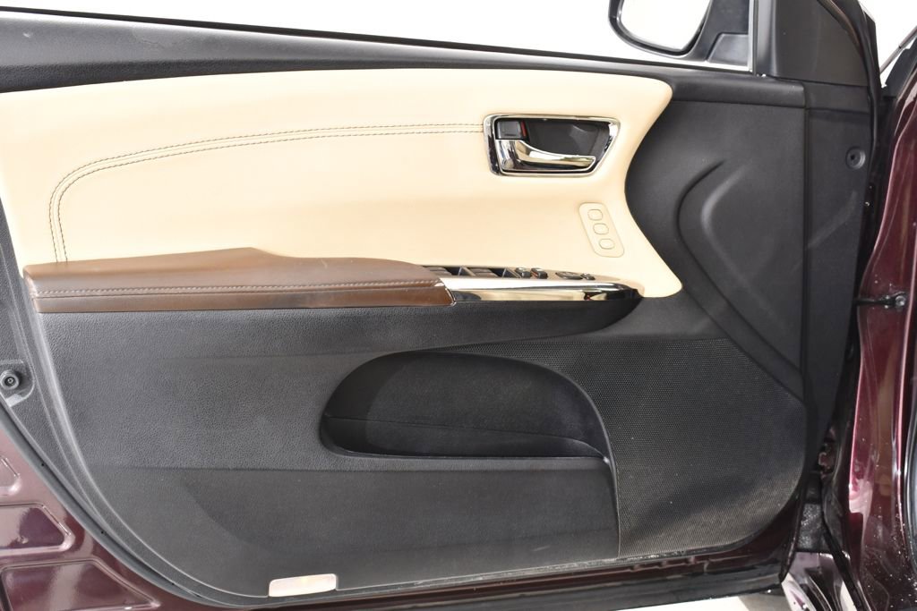 Used 2013 Toyota Avalon Limited image 24