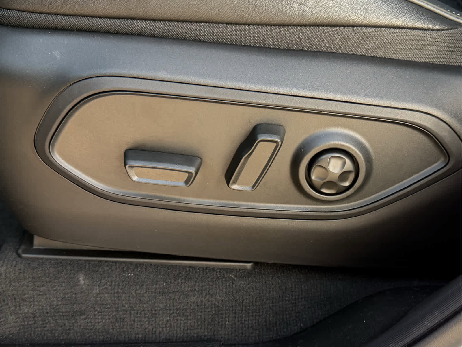 New 2025 Jeep Grand Cherokee L Overland w/ Rear Seat Video Group I image 38