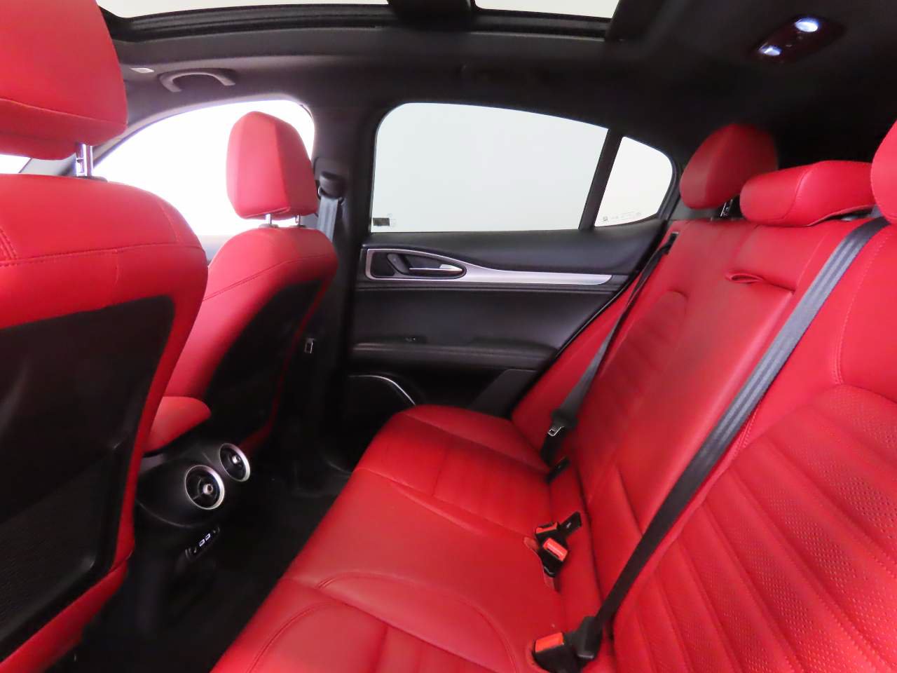 Used 2023 Alfa Romeo Stelvio Veloce AWD/4WD image 18
