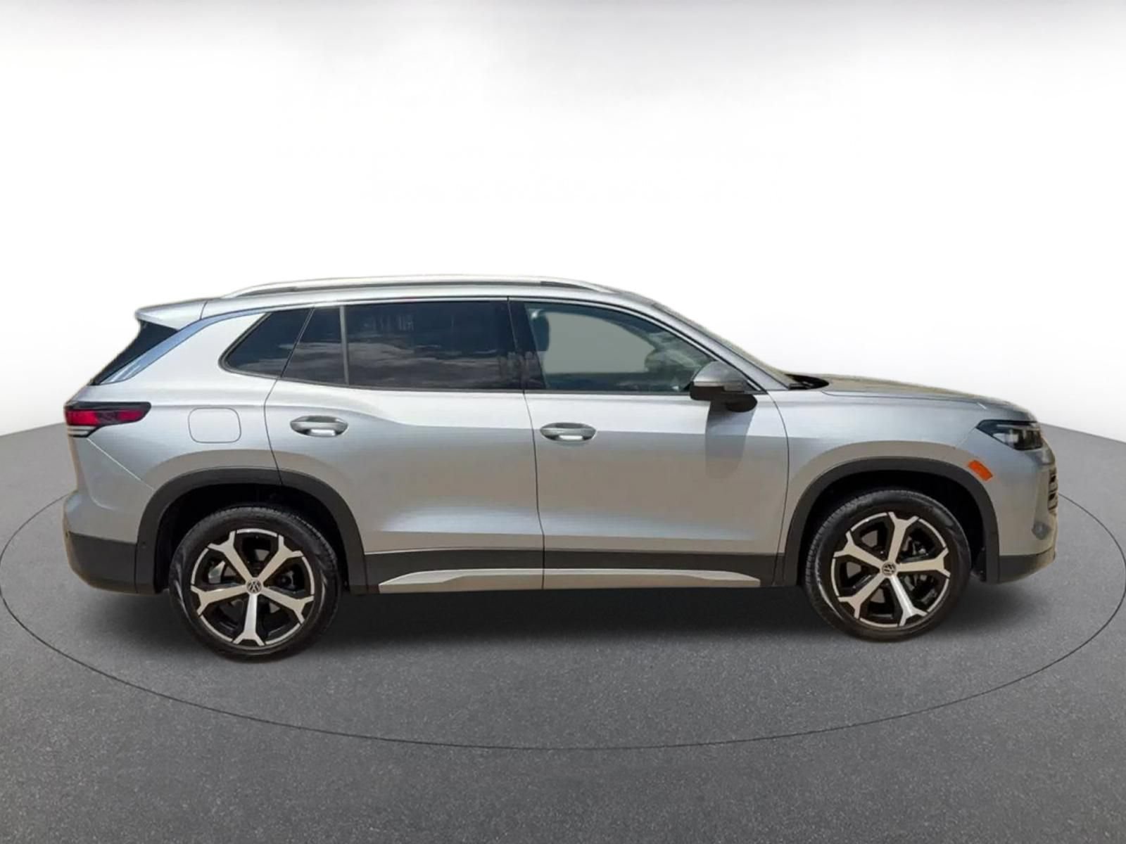 Used 2026 Volkswagen Tiguan SE AWD/4WD image 15