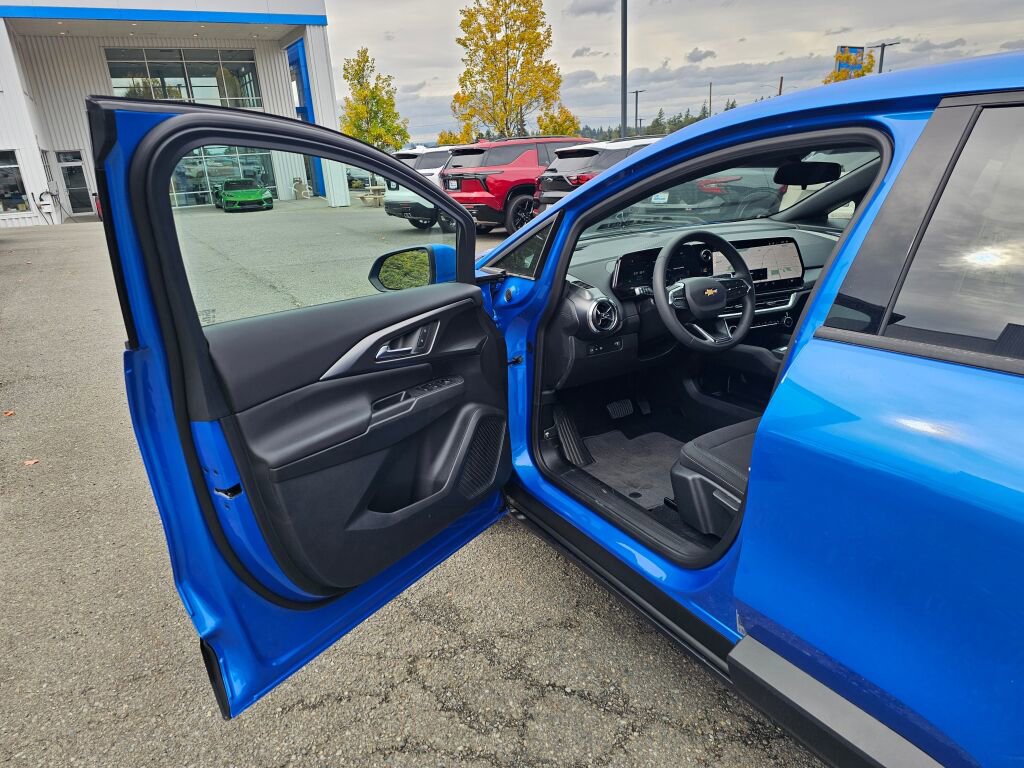 New 2026 Chevrolet Equinox EV LT image 17