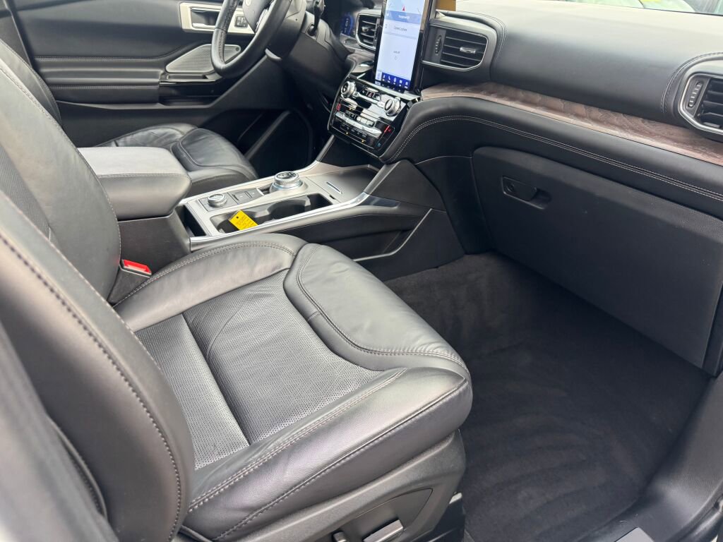 Used 2022 Ford Explorer Platinum w/ Technology Package image 21