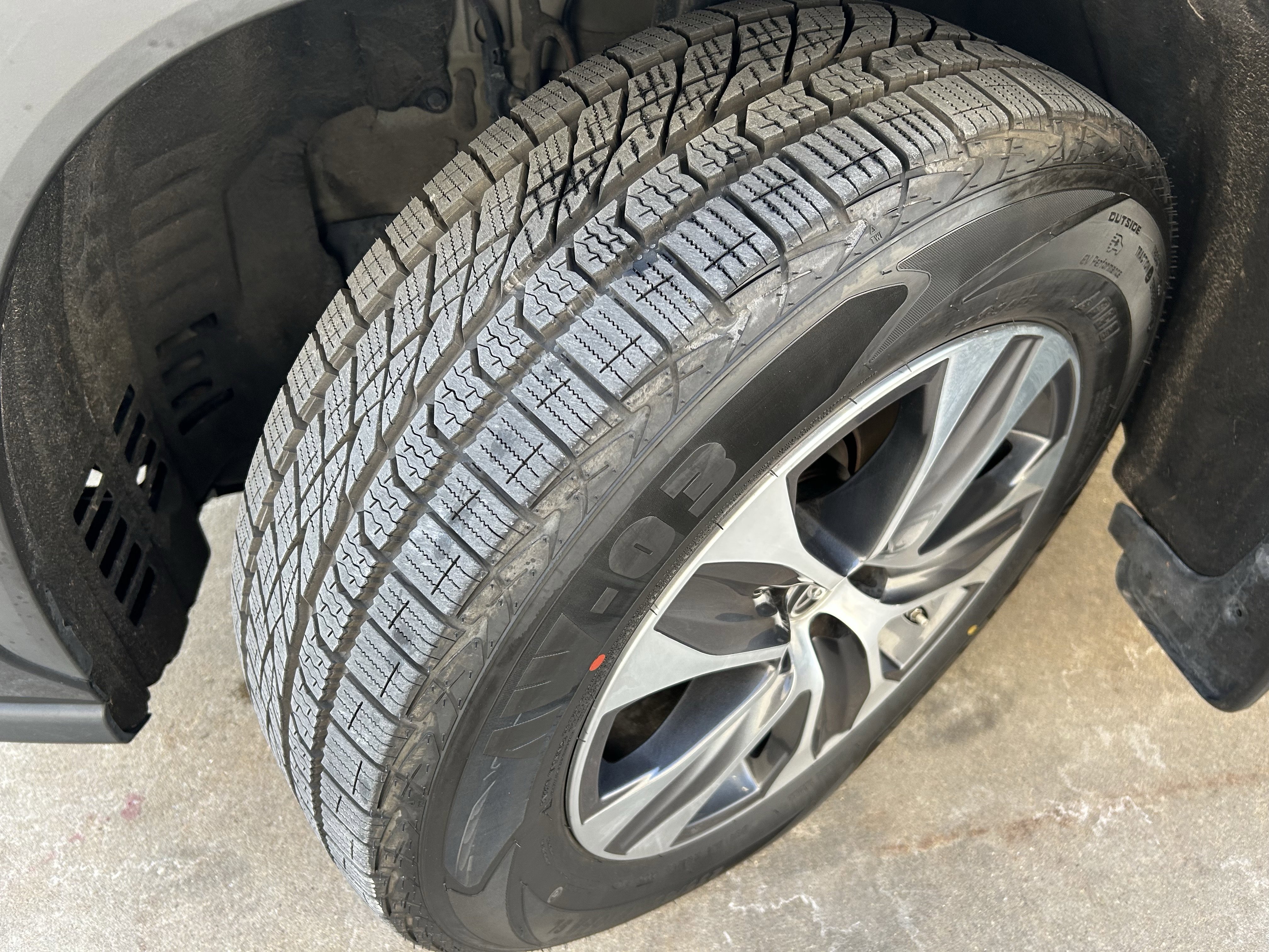 Used 2023 Toyota Highlander XLE image 10