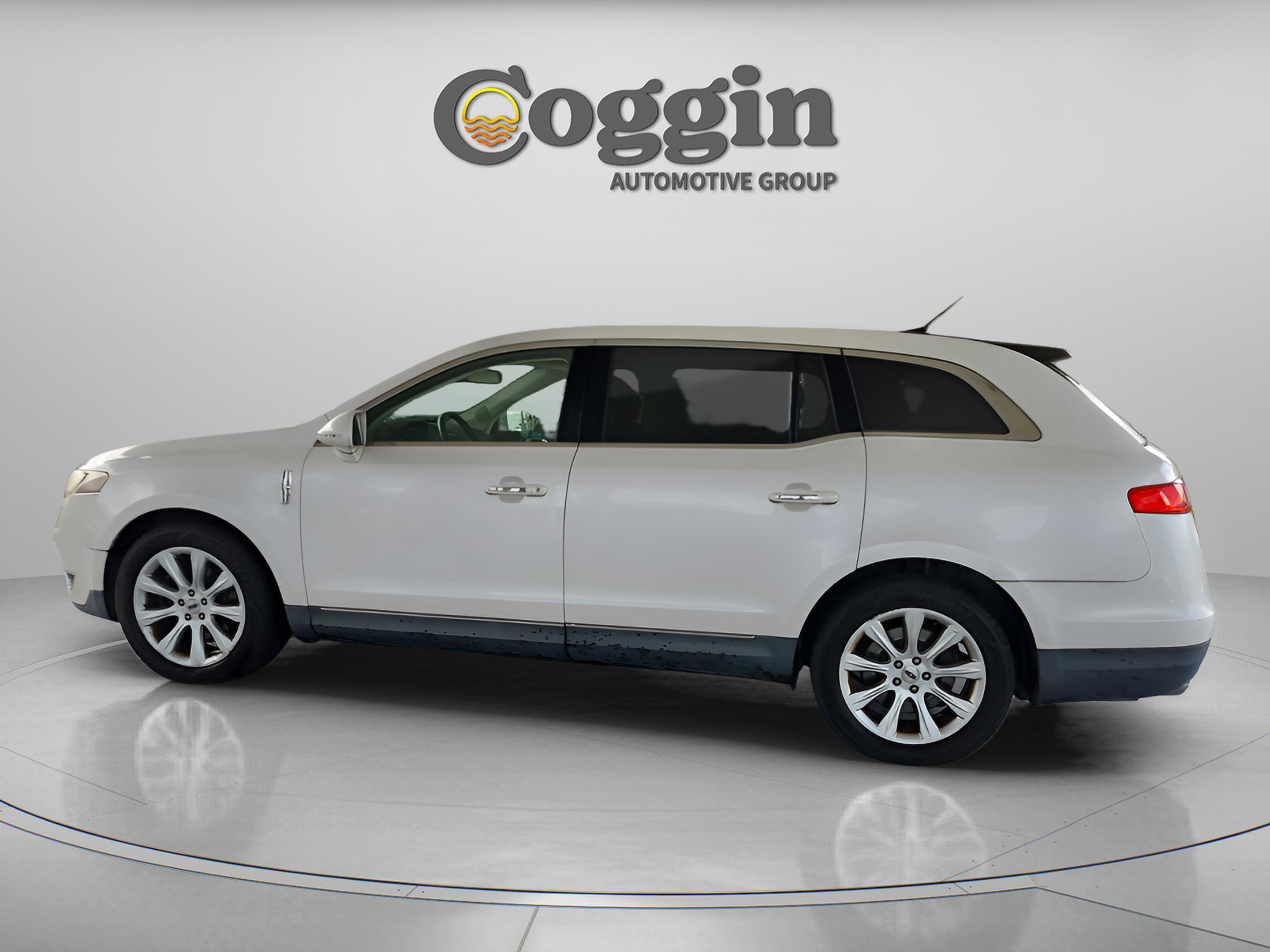 Used 2014 Lincoln MKT FWD image 2