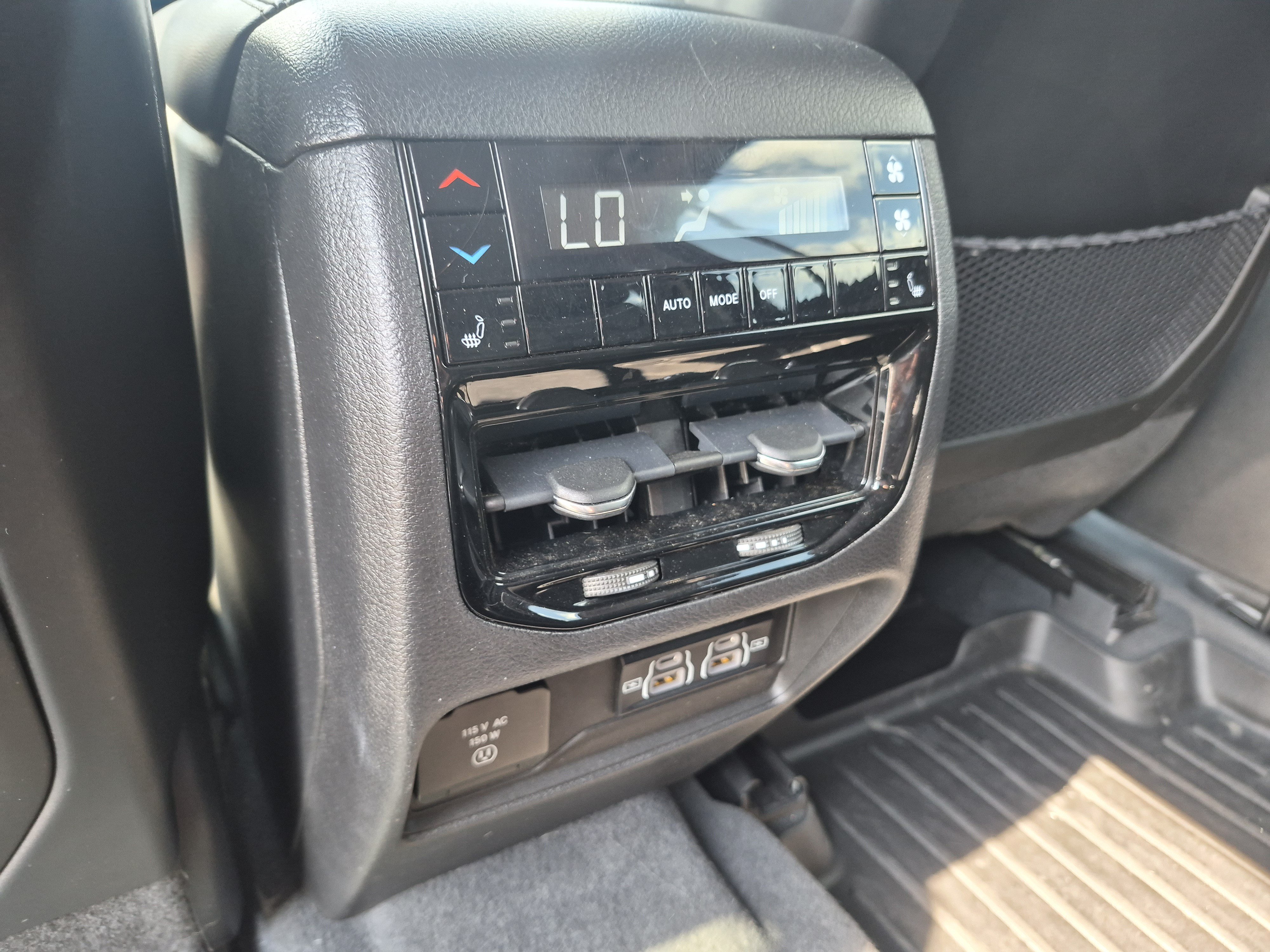 Used 2023 Jeep Grand Cherokee L Limited w/ Luxury Tech Group II AWD/4WD image 12