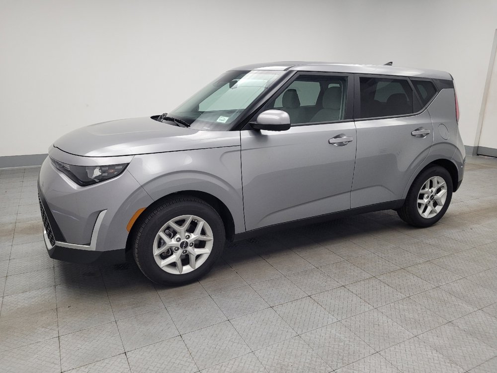 Used 2025 Kia Soul LX image 2