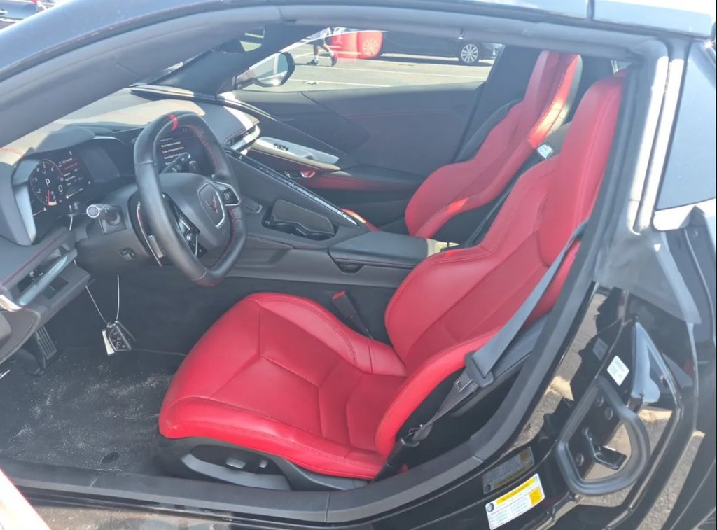 Used 2024 Chevrolet Corvette Stingray Convertible w/ 1LT RWD image 4
