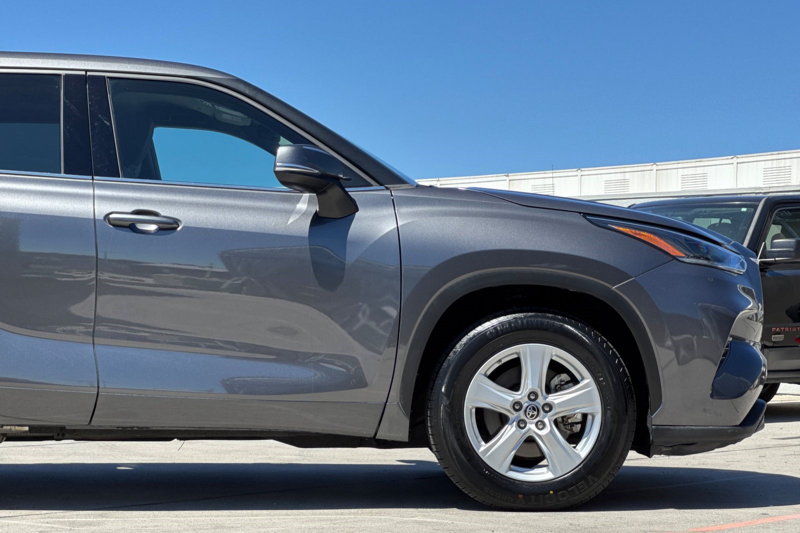Used 2021 Toyota Highlander LE FWD image 35