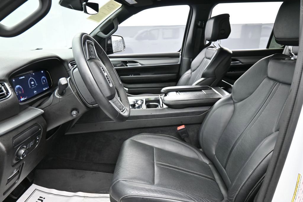 Used 2023 Jeep Wagoneer Series II AWD/4WD image 11