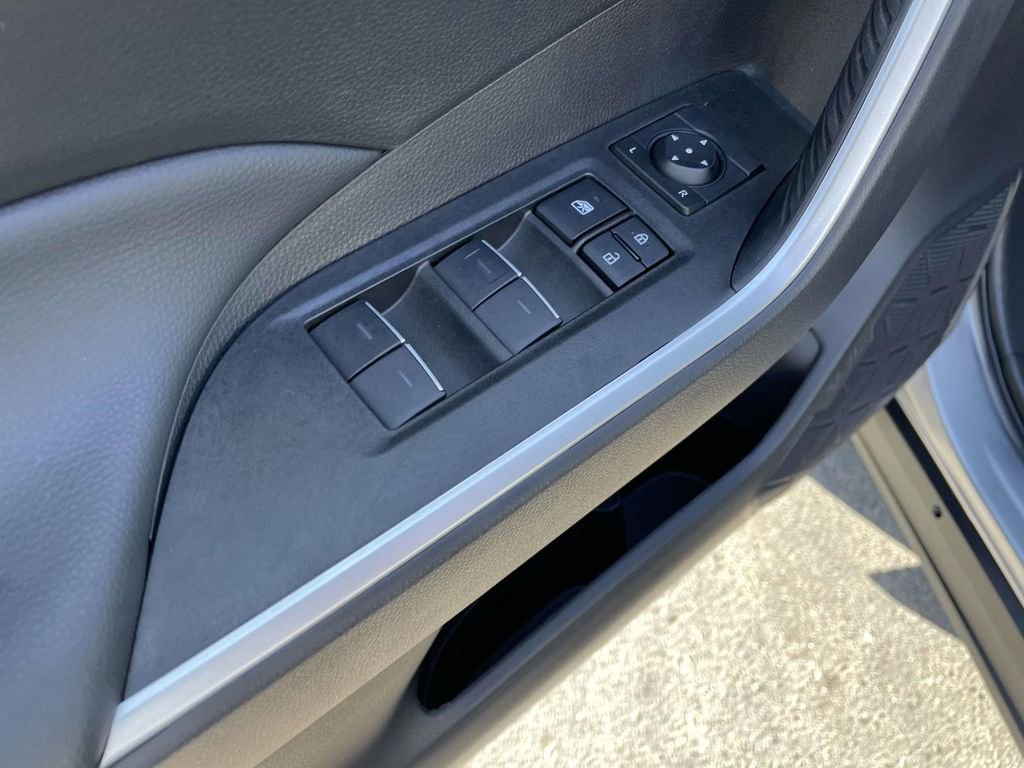 Used 2025 Toyota RAV4 XLE Premium image 28