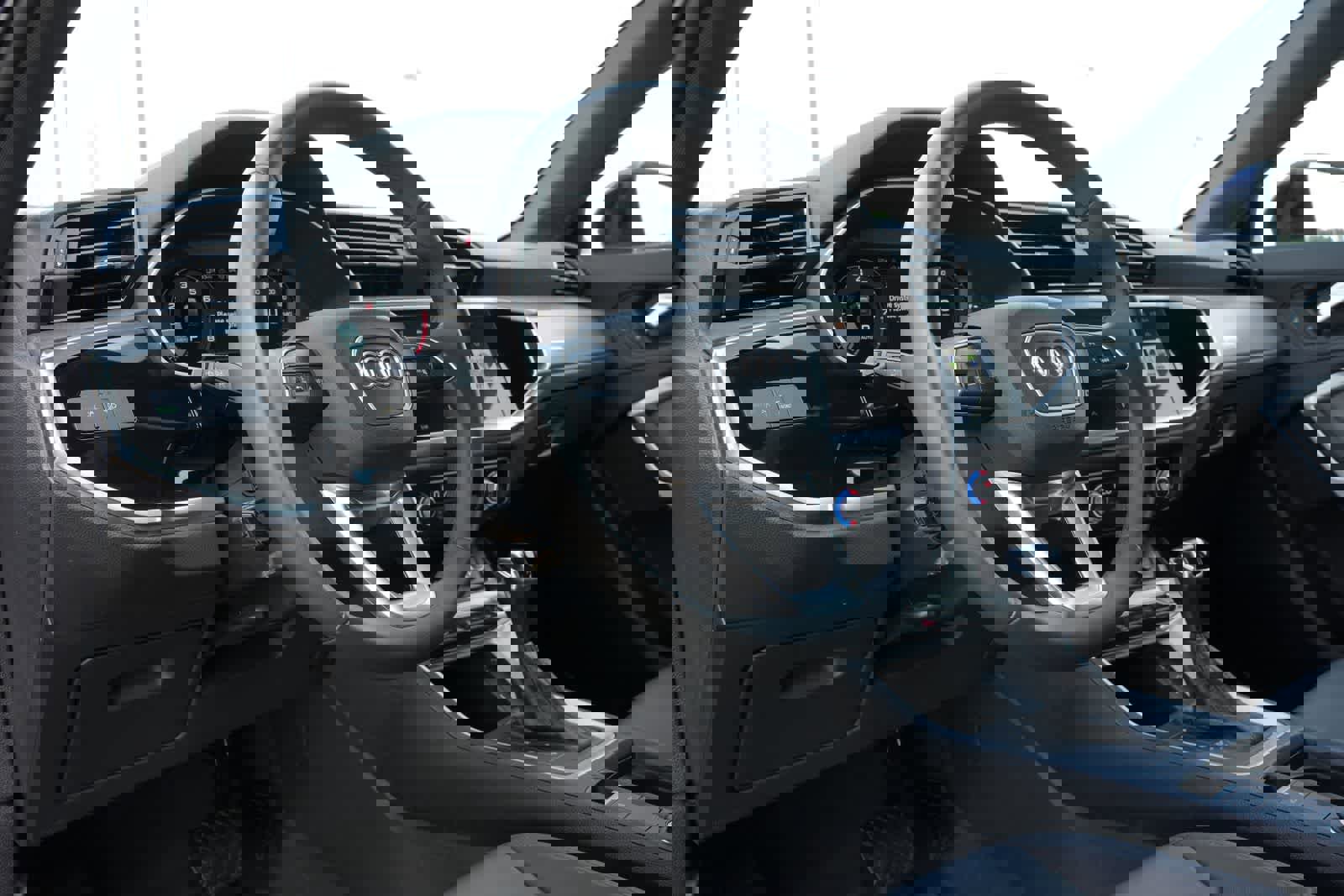 Used 2025 Audi Q3 2.0T Premium image 16