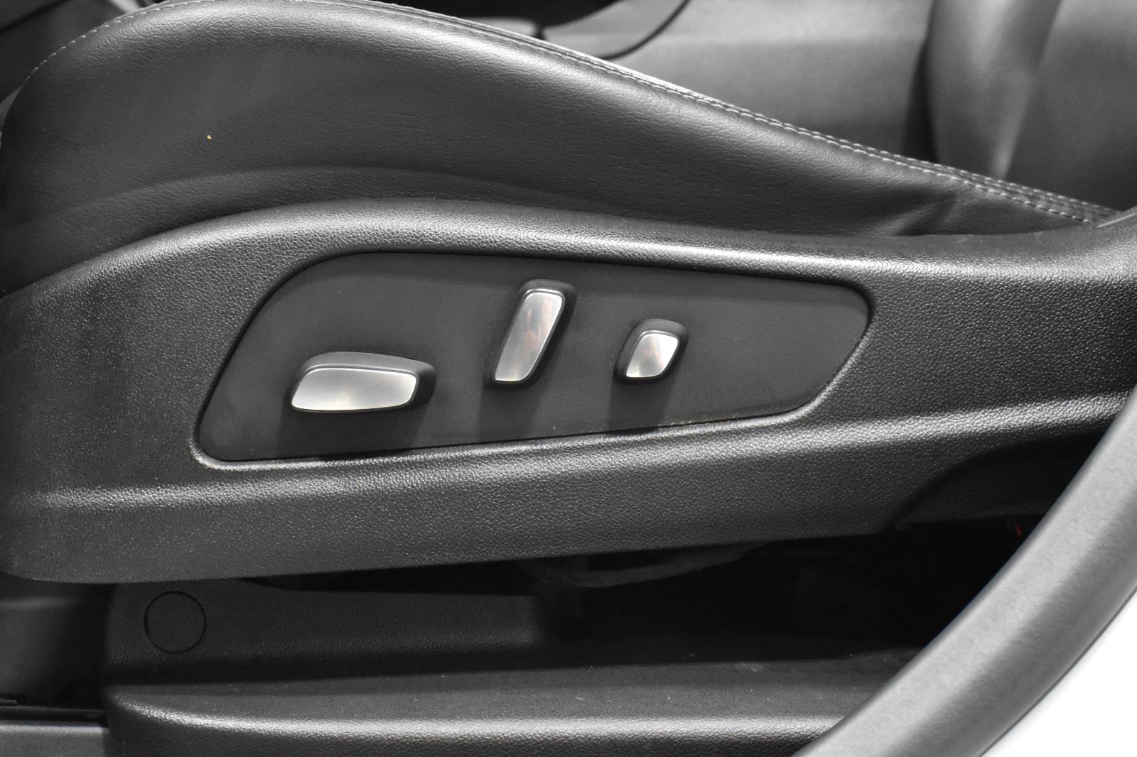 Certified 2022 Cadillac XT5 Premium Luxury w/ LPO, Floor Liner Package image 3