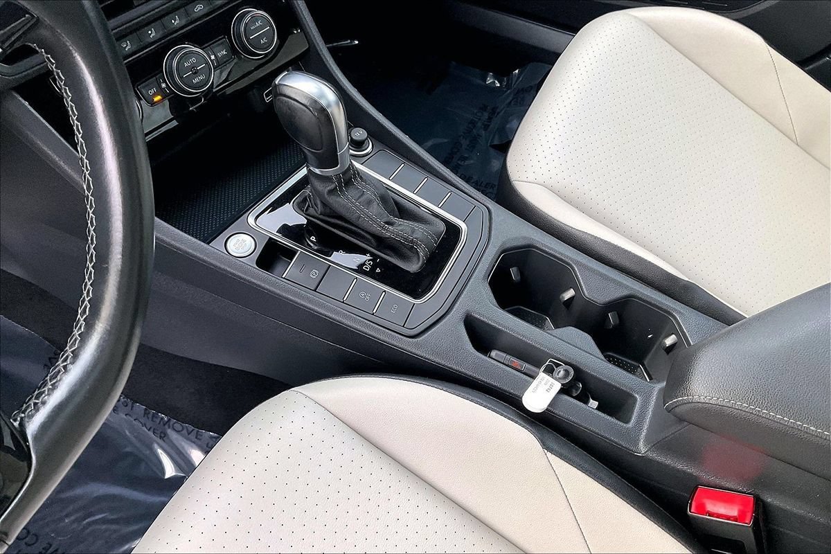 Used 2019 Volkswagen Jetta R-Line w/ R-Line Cold Weather Package FWD image 15