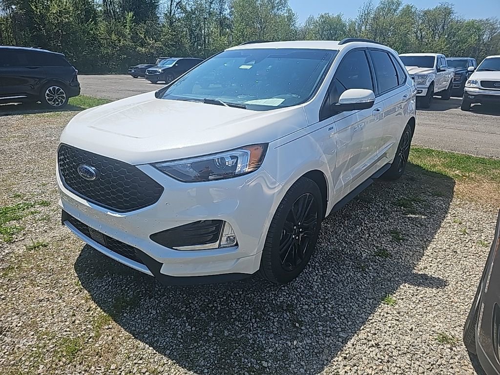 Used 2020 Ford Edge ST-Line w/ Cold Weather Package image 3