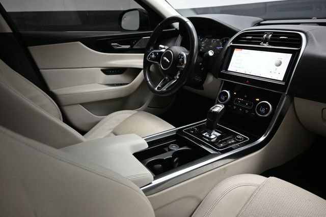 Used 2020 Jaguar XE S RWD image 17