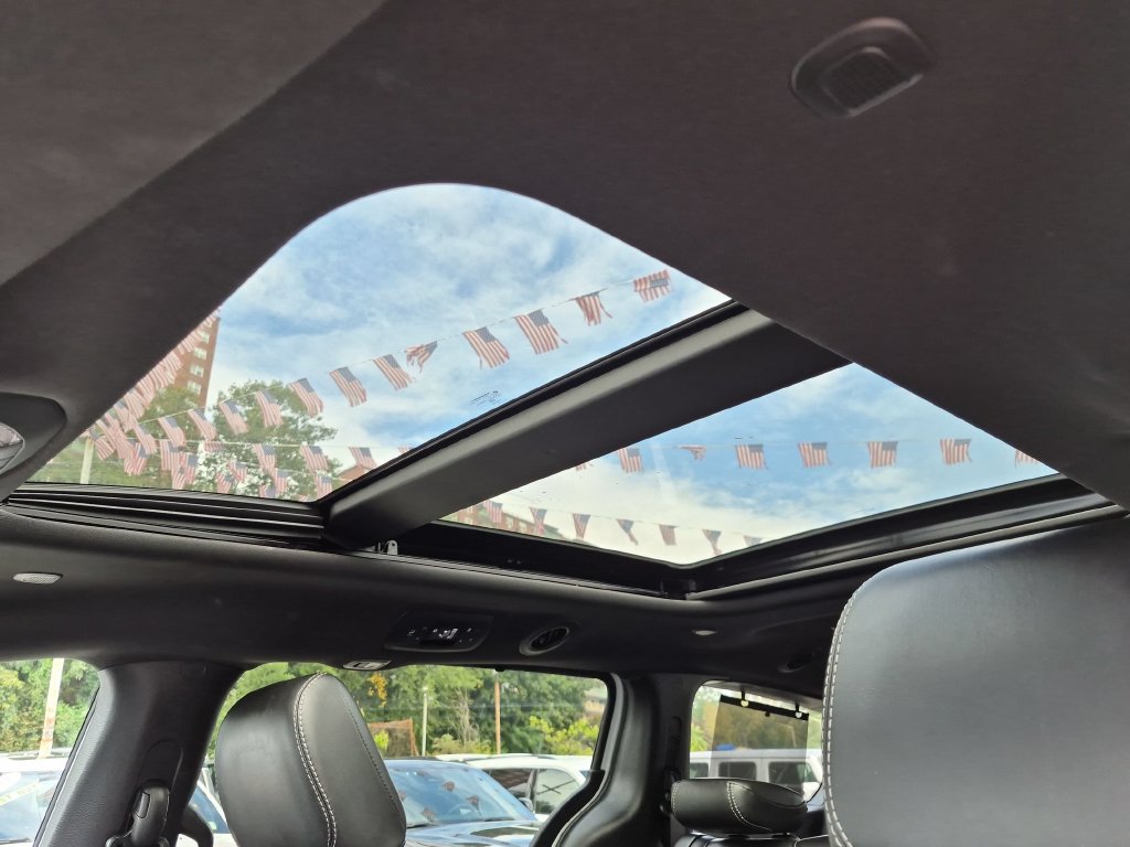 Used 2025 Chrysler Pacifica Limited FWD image 21