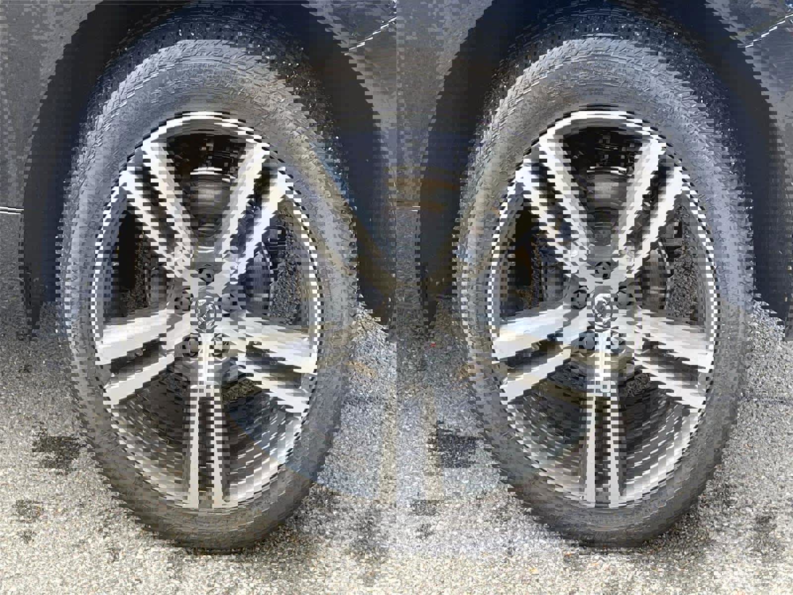 Used 2019 Volvo XC60 T5 Momentum w/ Multimedia Package image 11