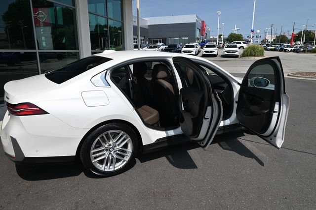 Used 2025 BMW 530i w/ Premium Package RWD image 36