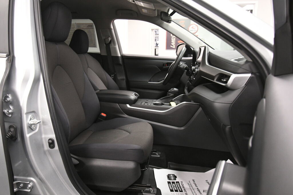 Used 2023 Toyota Highlander L FWD image 27