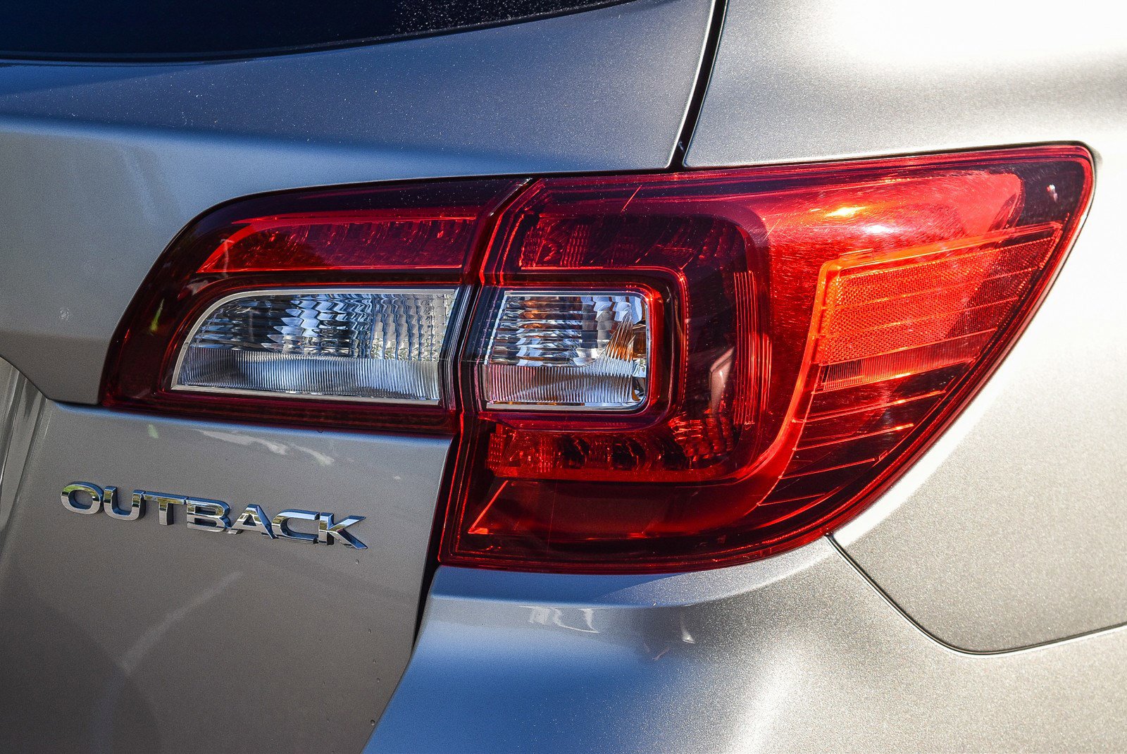 Used 2018 Subaru Outback 2.5i Limited image 7