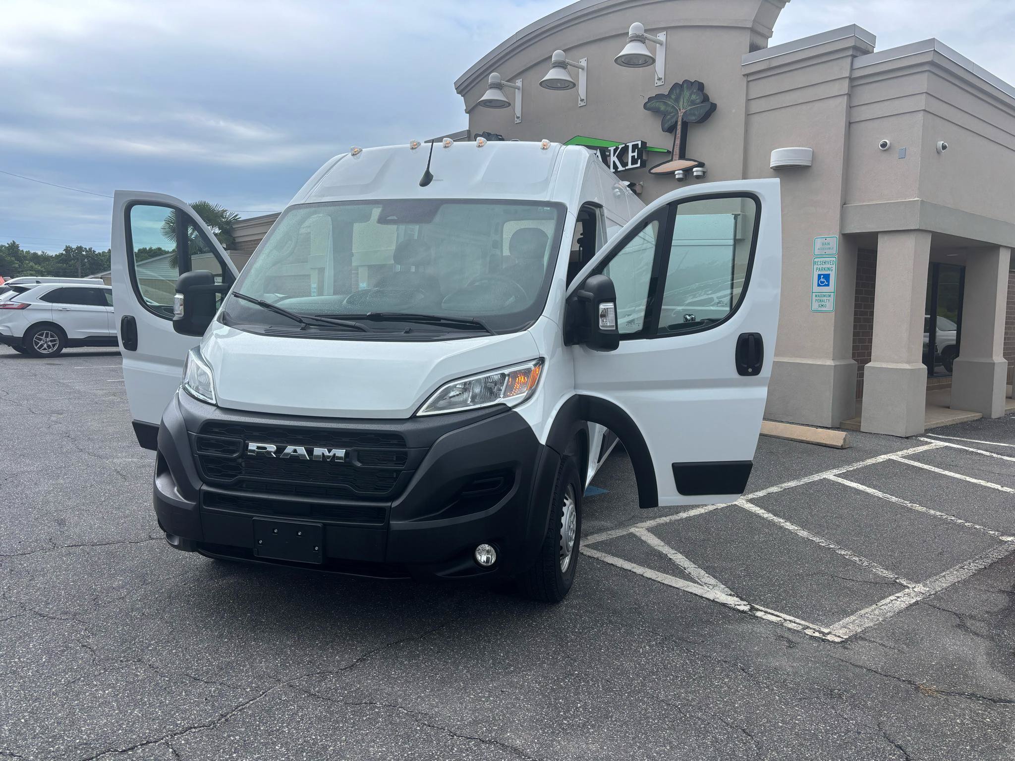 Used 2024 RAM ProMaster 2500 w/ Convenience Group FWD image 22
