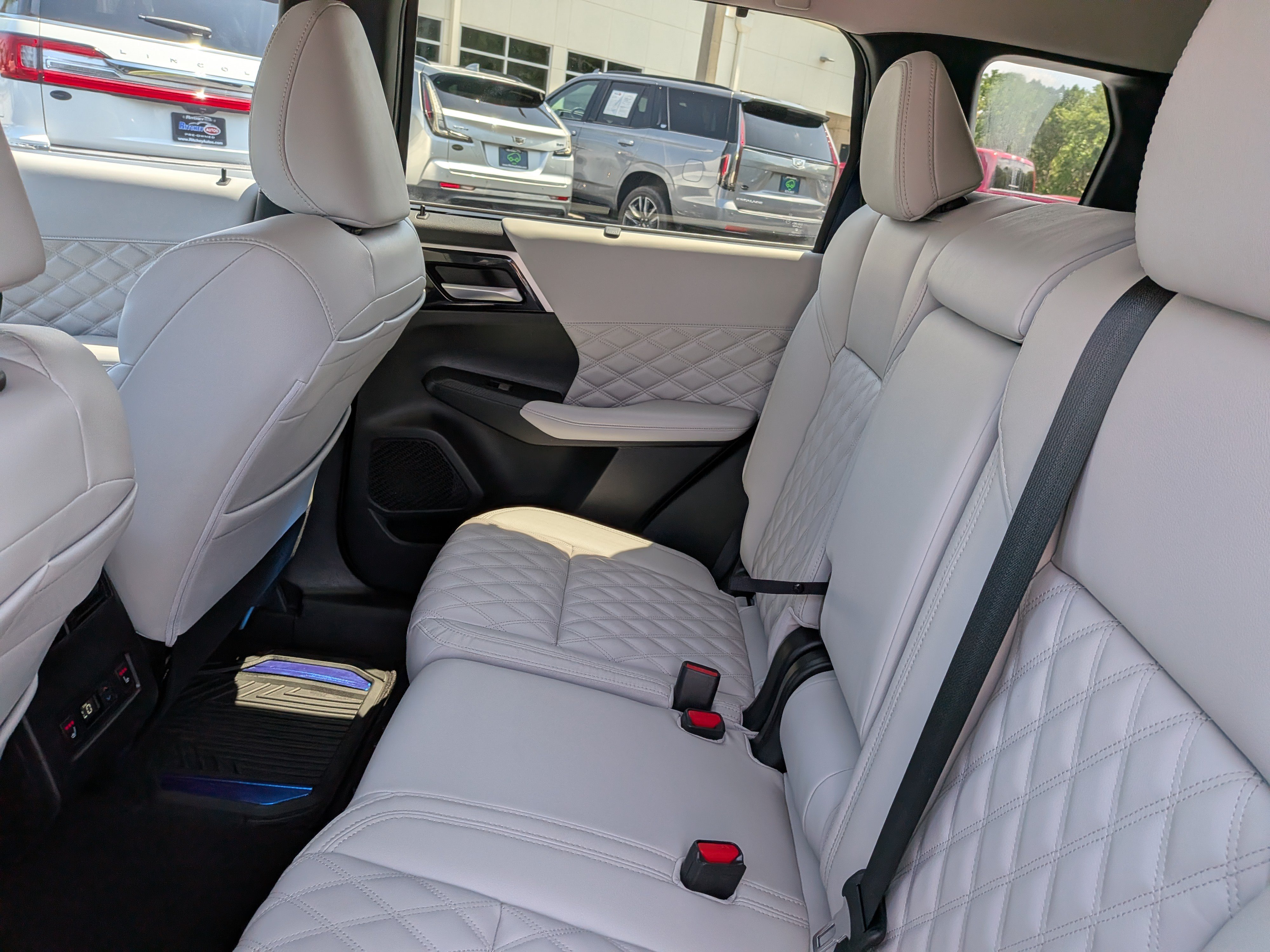 Used 2024 Mitsubishi Outlander SEL FWD image 16