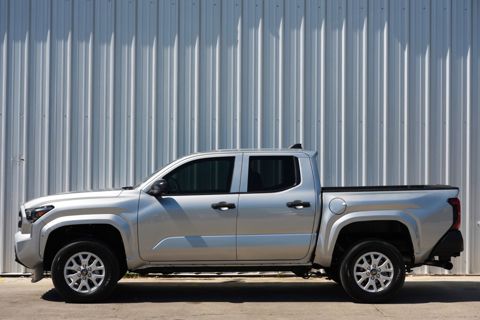 Used 2024 Toyota Tacoma SR image 7