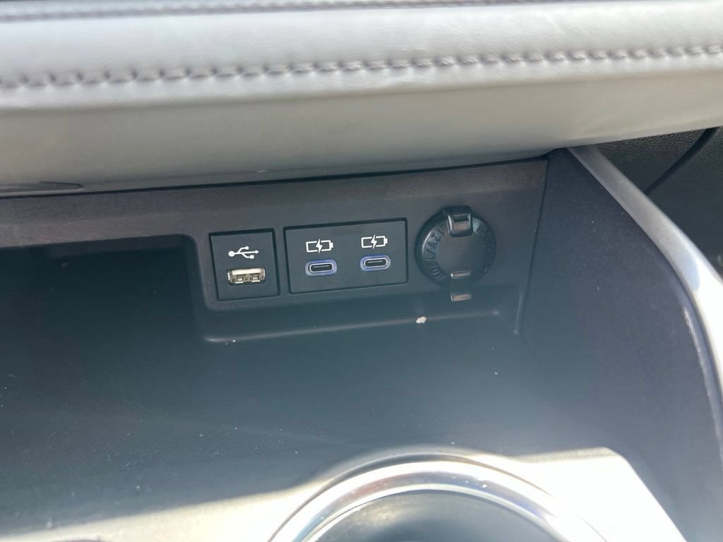 Used 2022 Toyota Highlander L FWD image 37