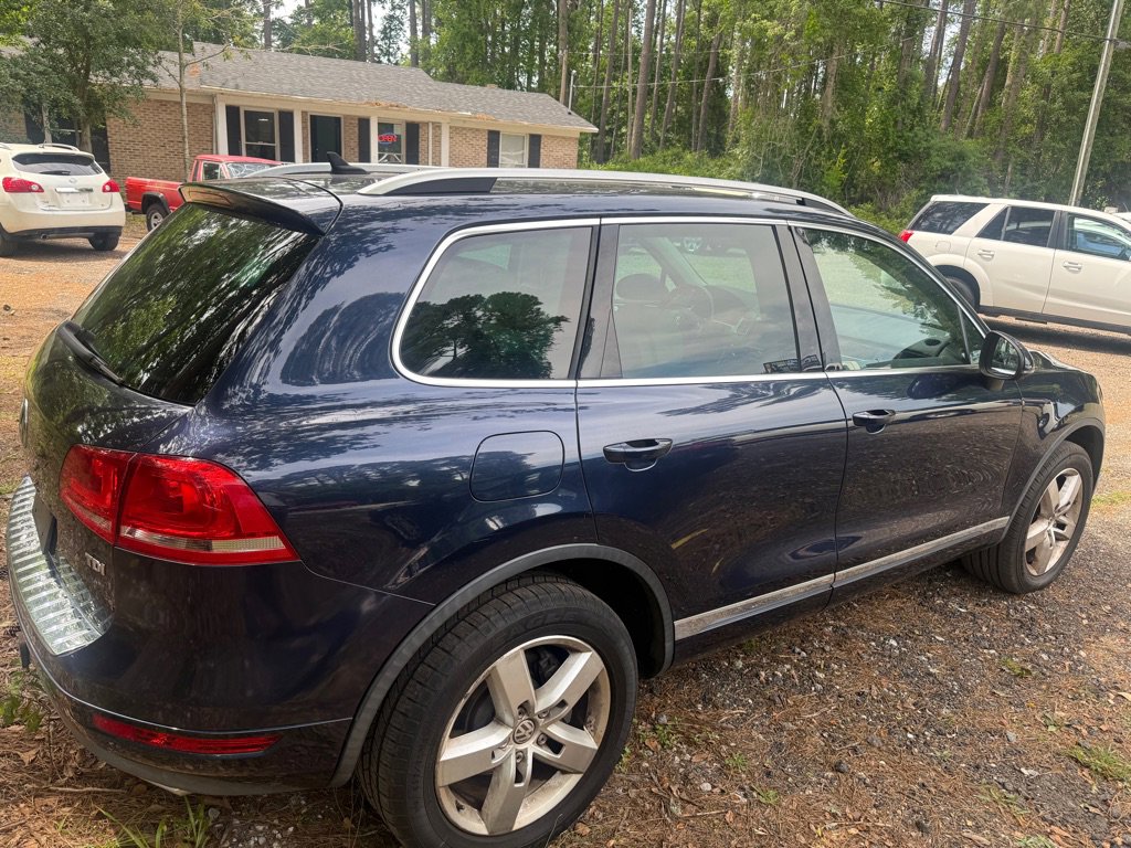 Used 2011 Volkswagen Touareg TDI AWD/4WD image 6