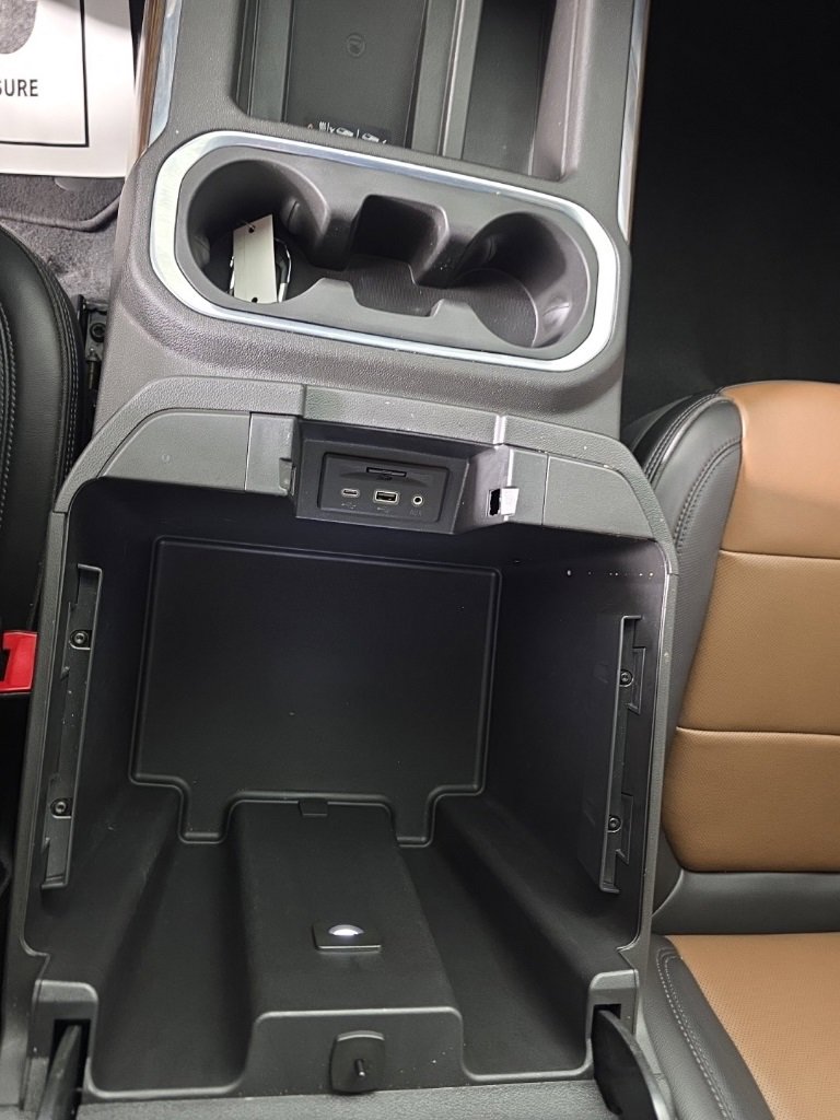 Used 2022 Chevrolet Silverado 1500 High Country w/ Technology Package image 26