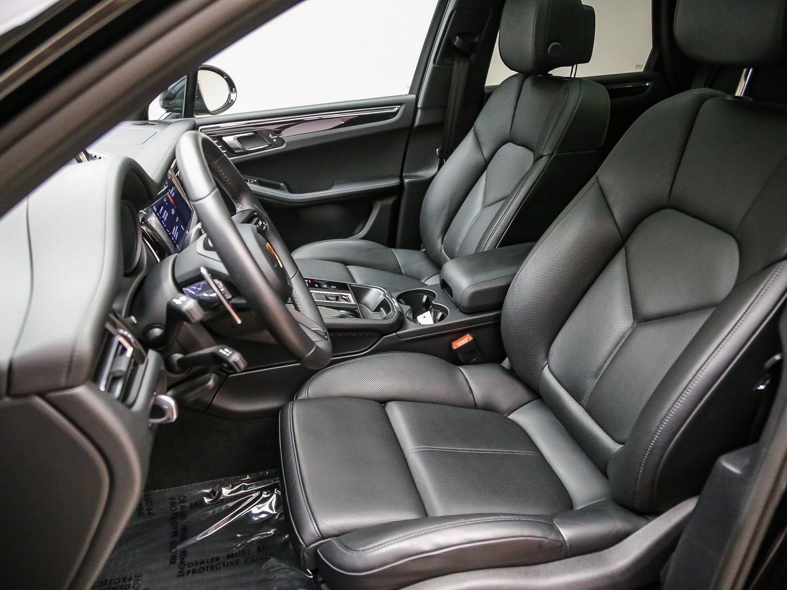 Certified 2026 Porsche Macan AWD/4WD image 5