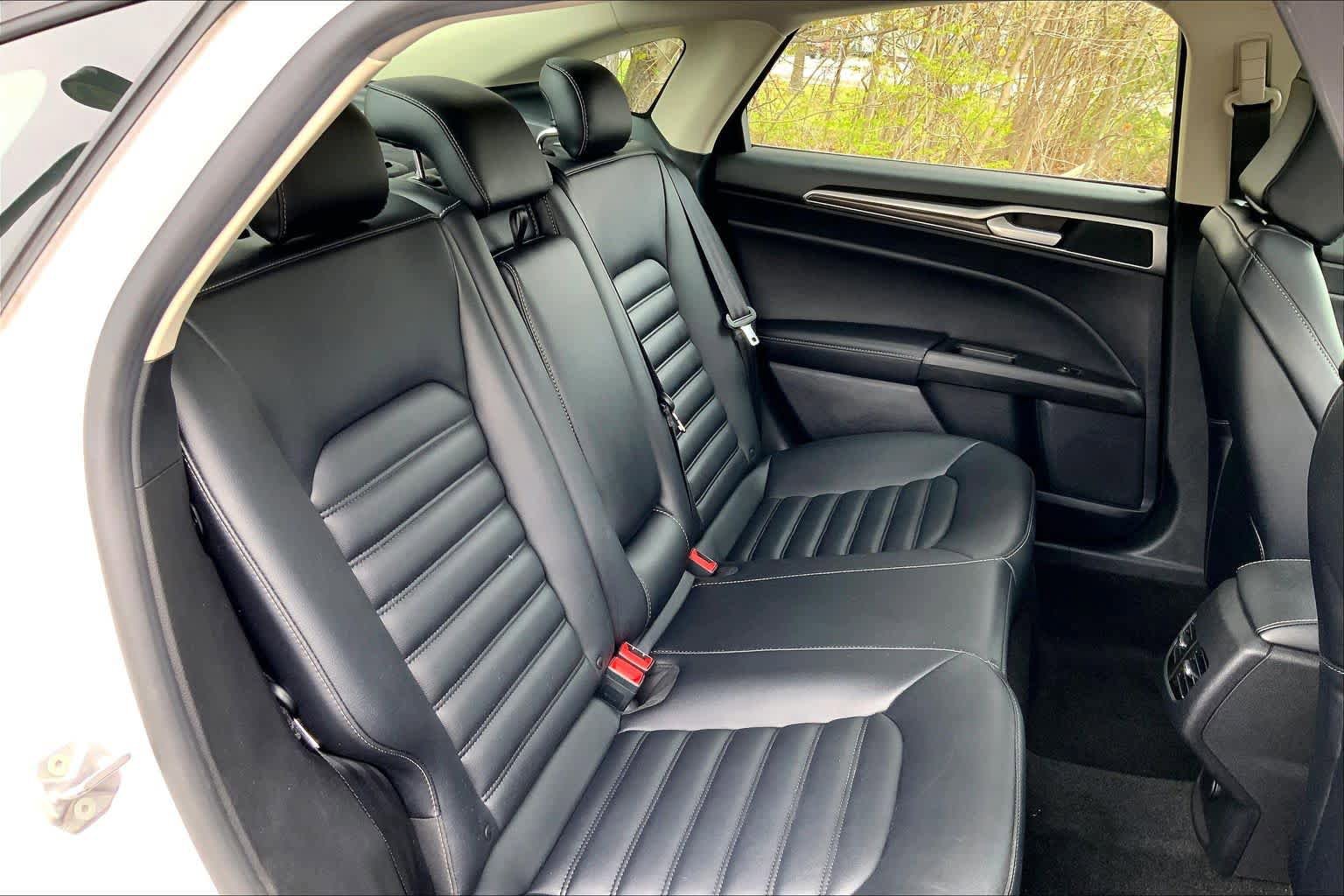 Used 2020 Ford Fusion SEL FWD image 20