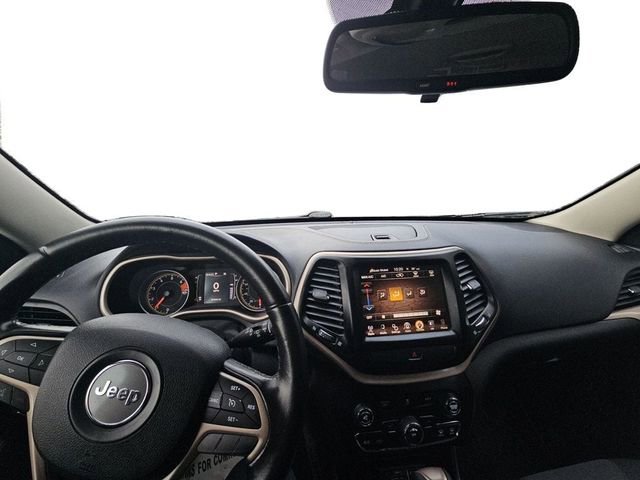 Used 2017 Jeep Cherokee Latitude w/ Comfort & Sound Group image 12