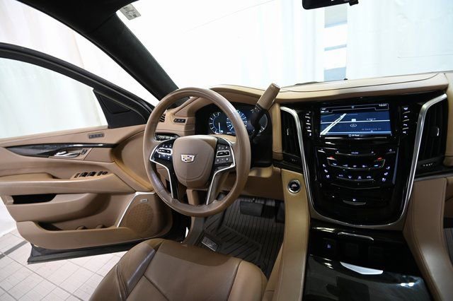 Used 2020 Cadillac Escalade Platinum AWD/4WD image 31