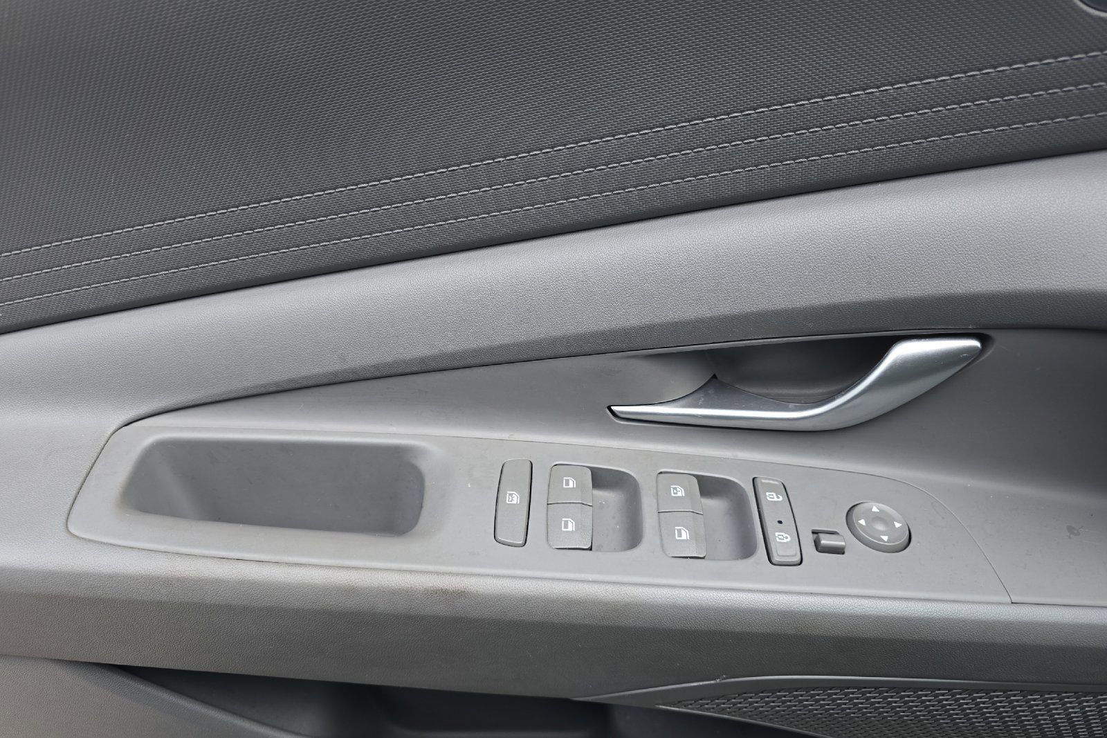 Used 2023 Hyundai Elantra Blue image 10