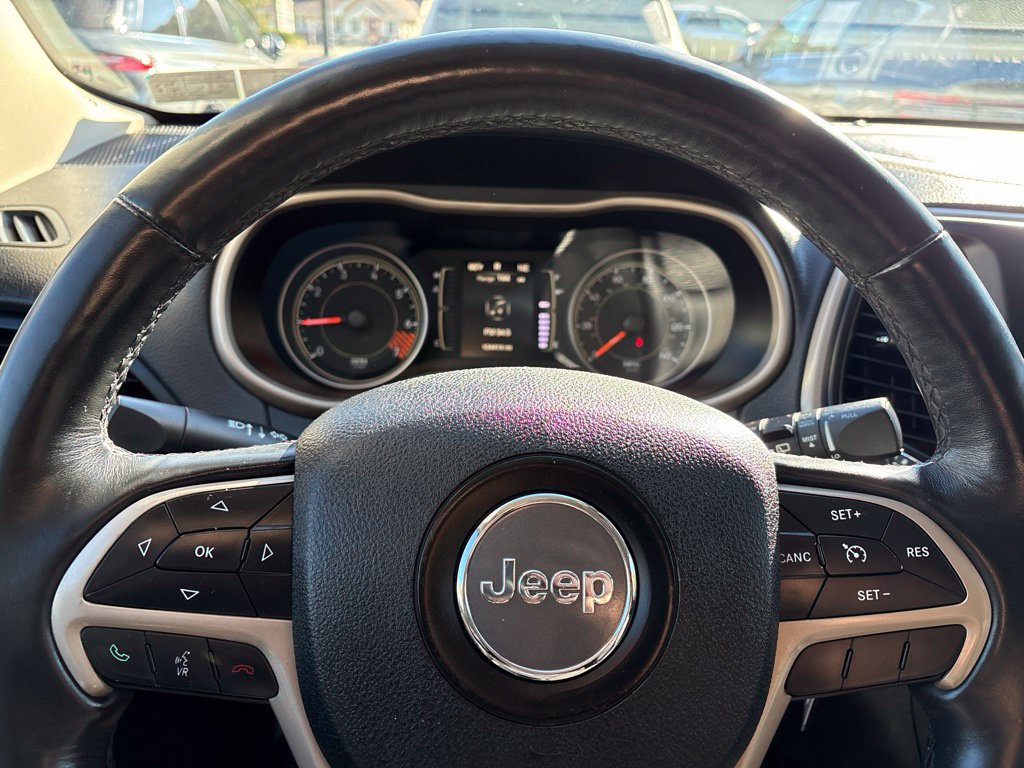 Used 2015 Jeep Cherokee Latitude w/ Cold Weather Group AWD/4WD image 20
