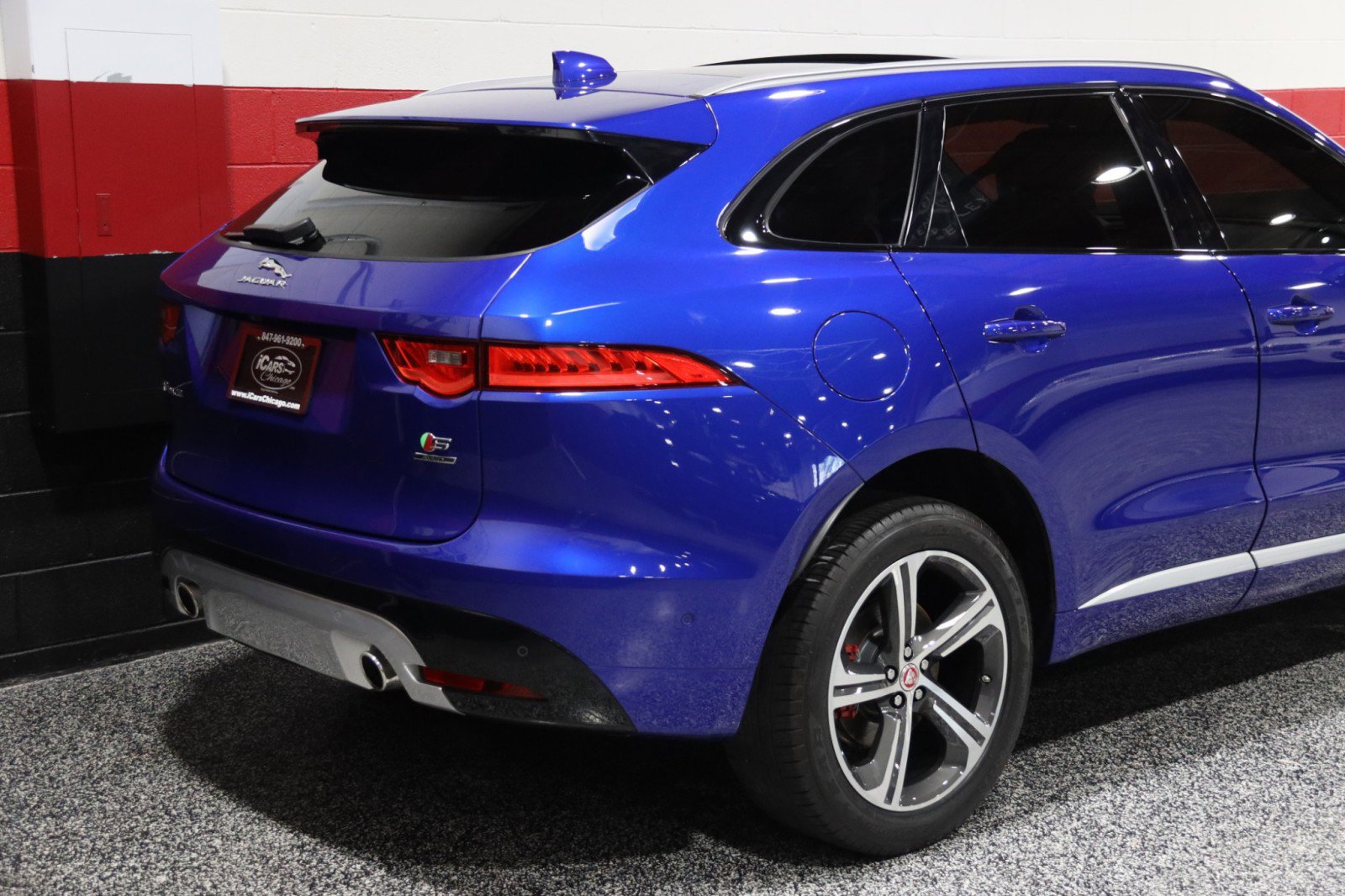 Used 2019 Jaguar F-PACE S image 9