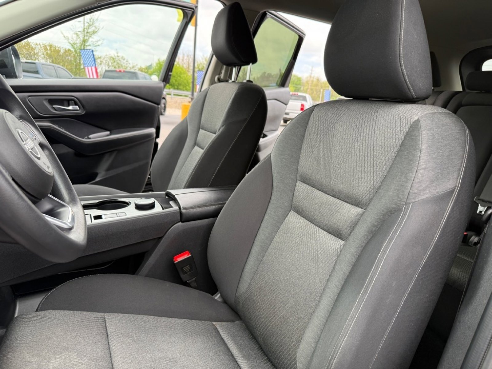 Used 2024 Nissan Rogue SV image 16