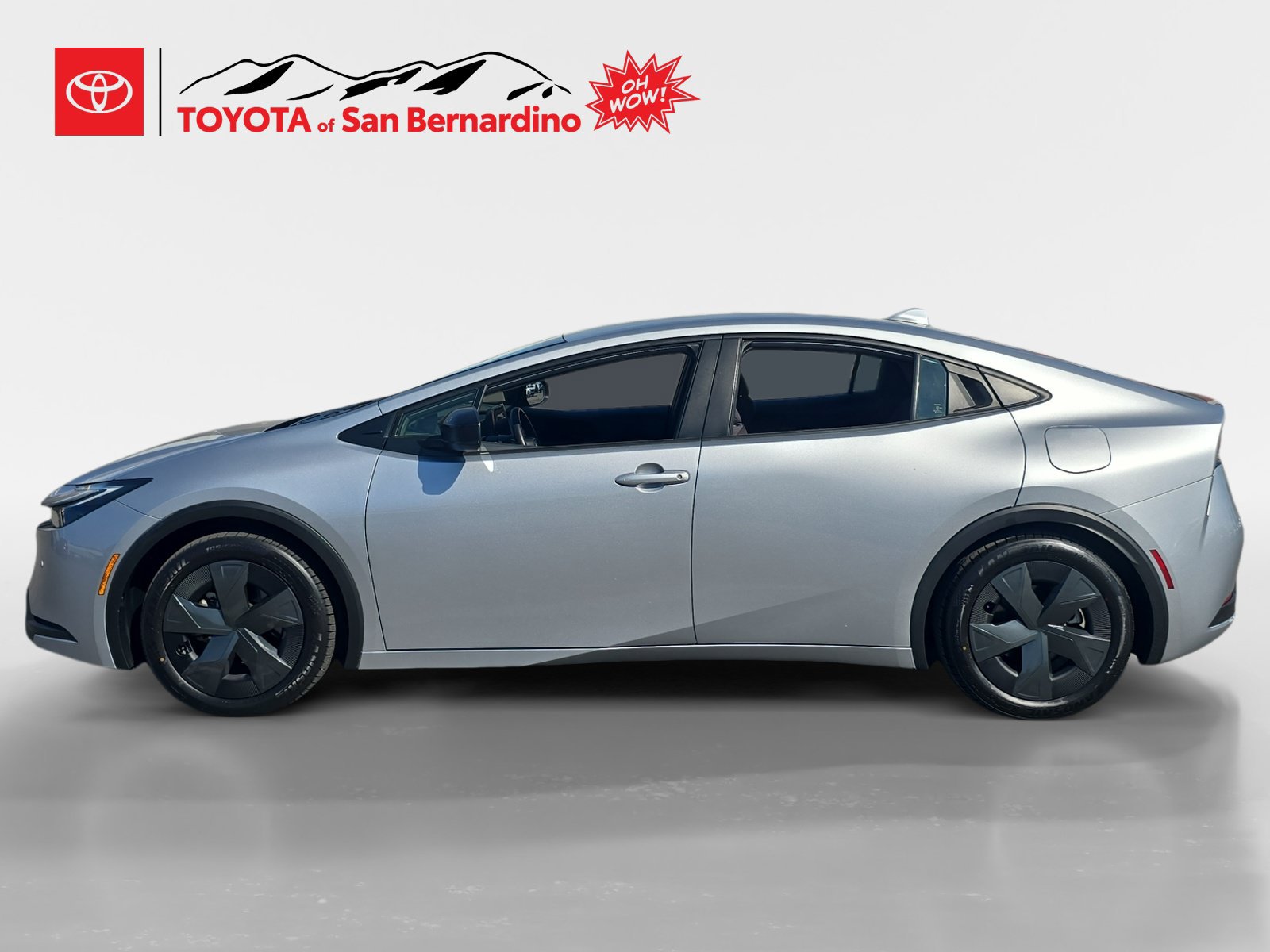 Certified 2025 Toyota Prius LE FWD image 2