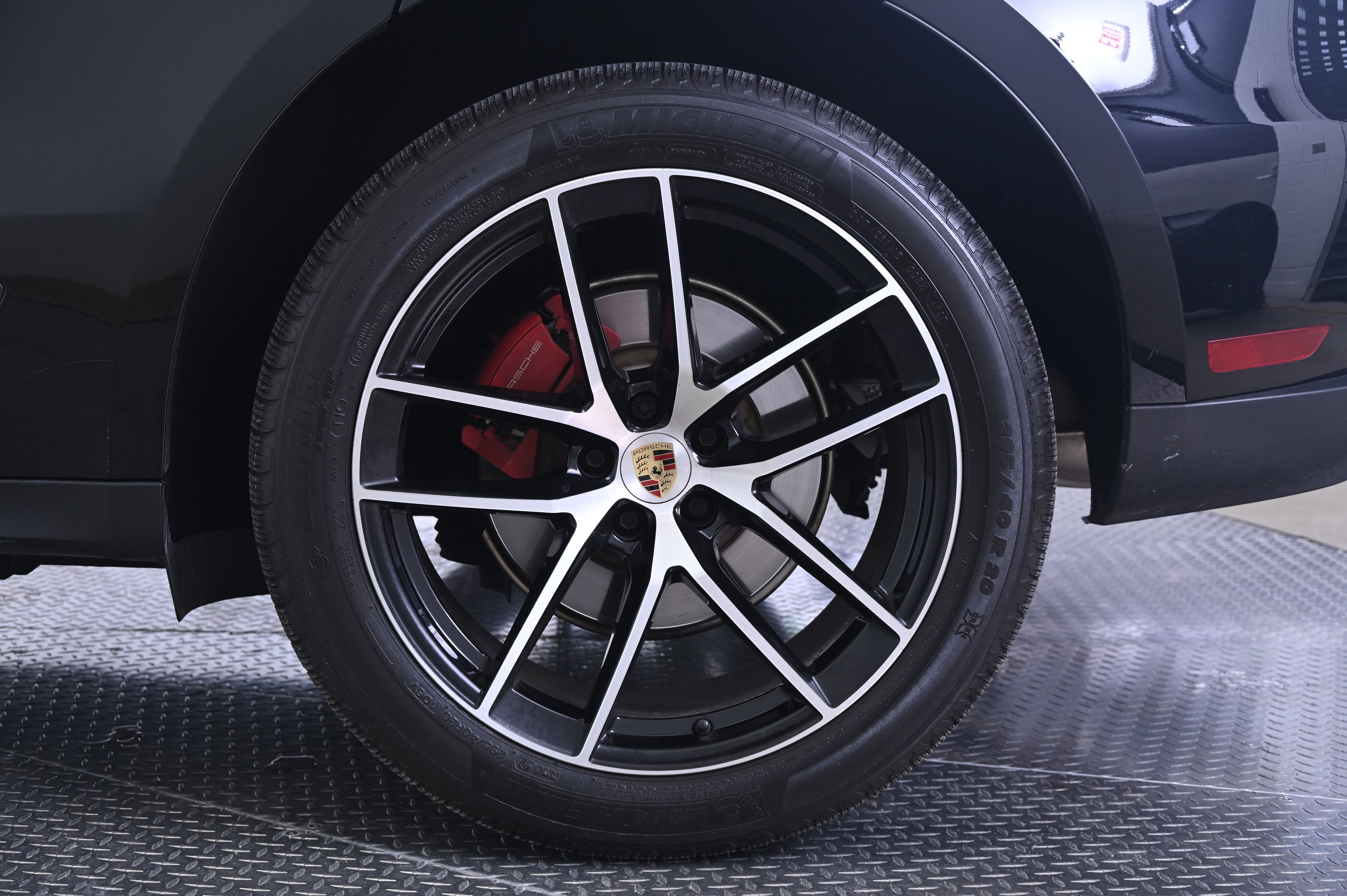Certified 2024 Porsche Macan S AWD/4WD image 12