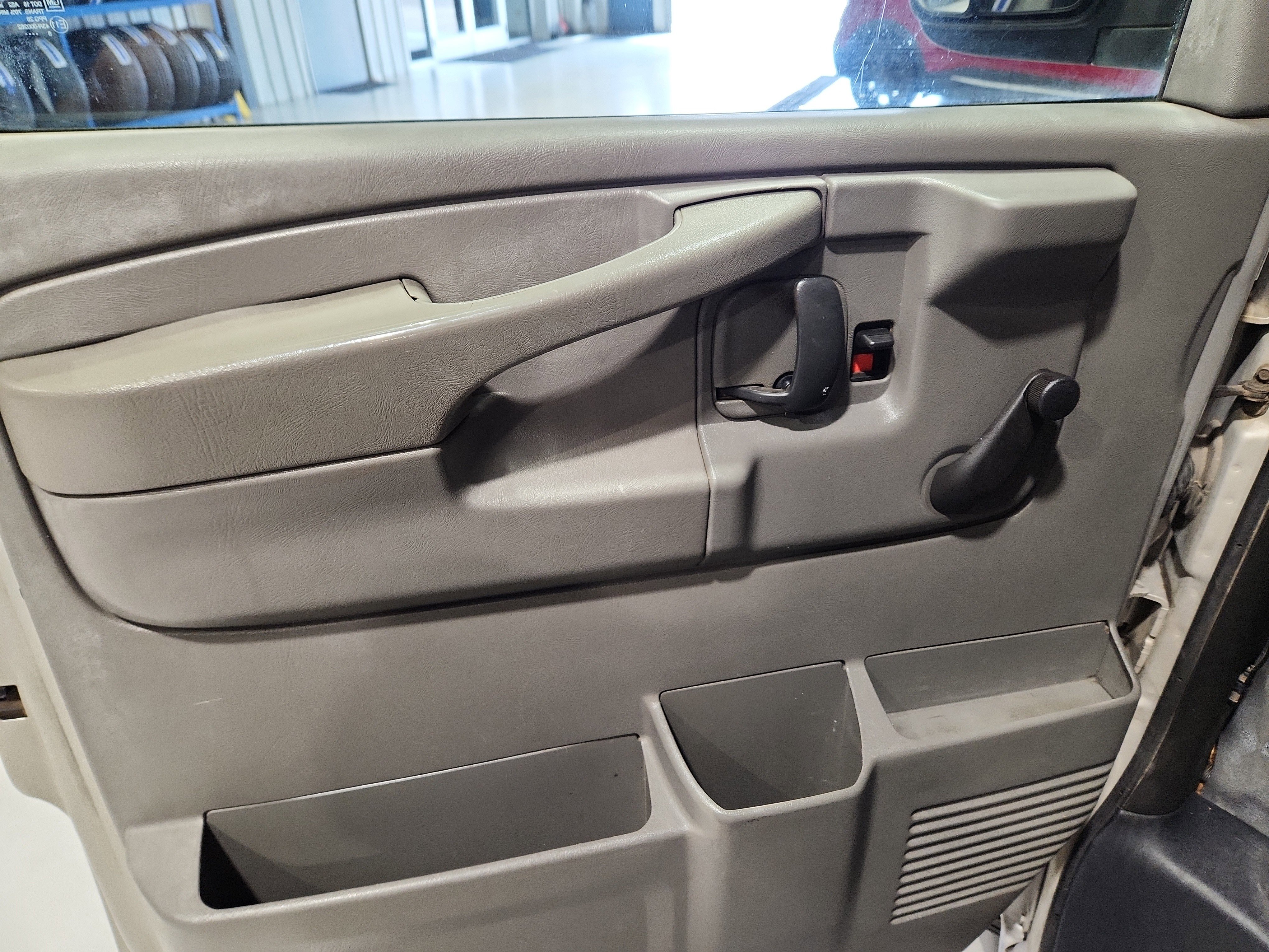 Used 2009 Chevrolet Express 2500 Extended image 11