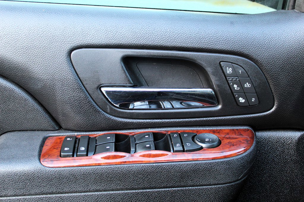 Used 2012 Chevrolet Avalanche LTZ image 10