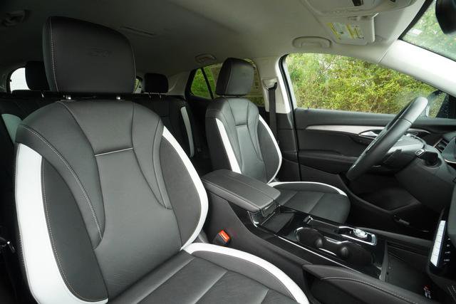 Used 2025 Buick Envision Sport Touring image 26