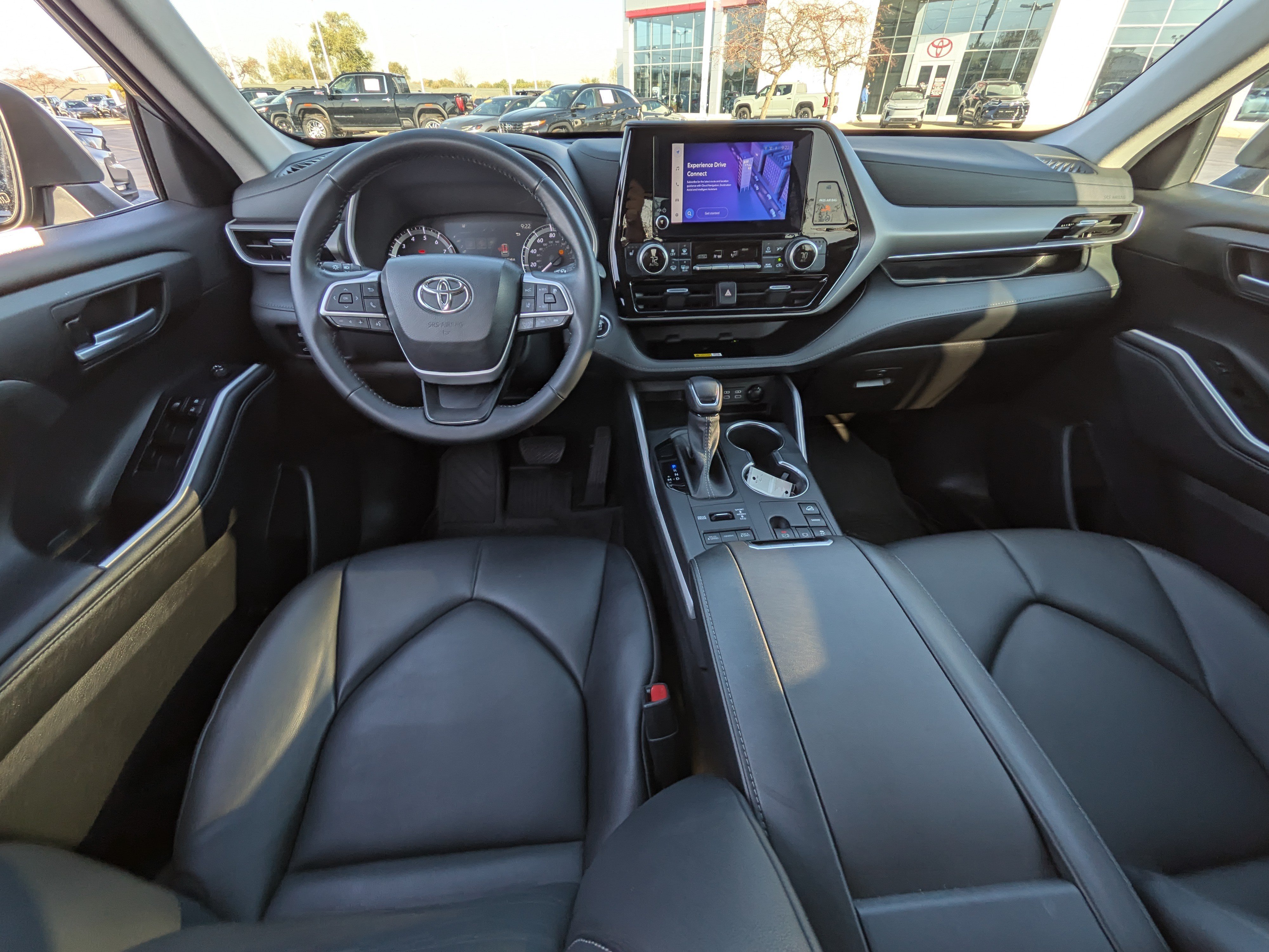 Used 2023 Toyota Highlander XLE AWD/4WD image 13