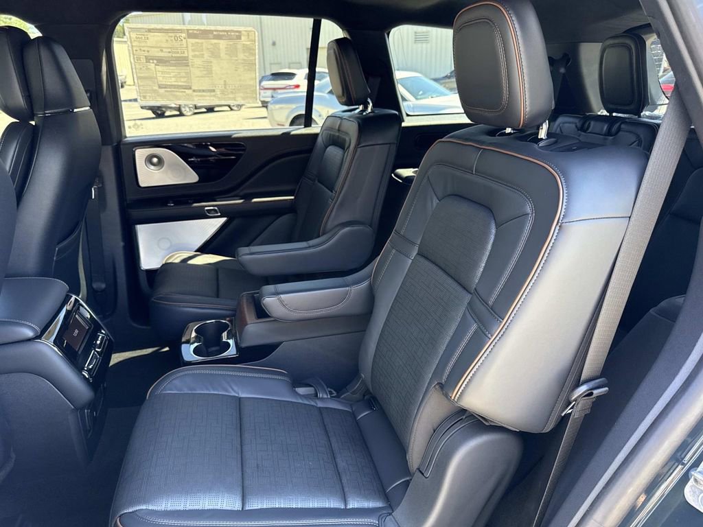 New 2025 Lincoln Aviator Black Label image 14