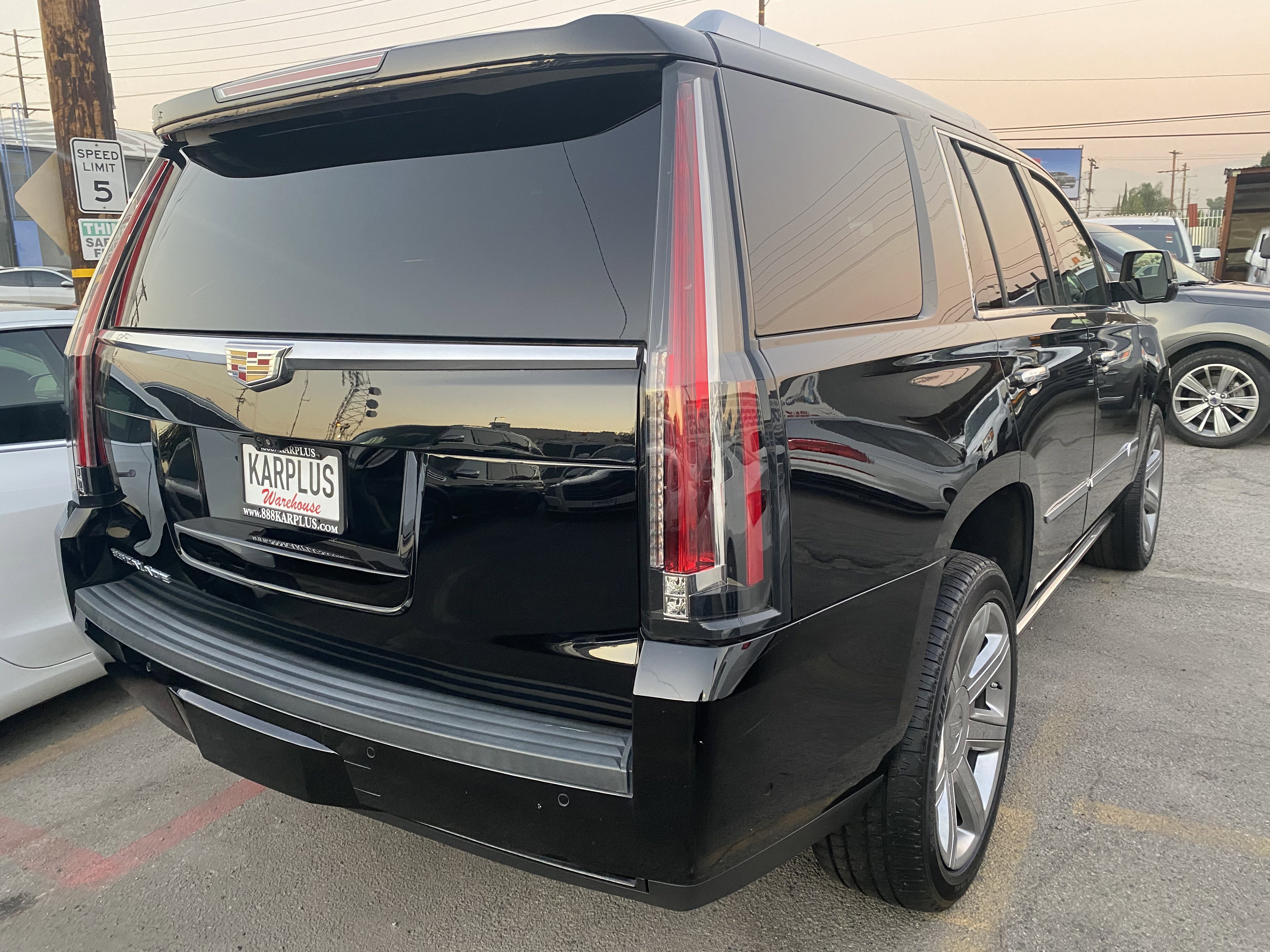 Used 2018 Cadillac Escalade Premium Luxury image 9